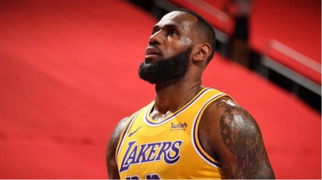 bsports-NBA裁判官推向湖人道歉 詹姆斯调侃塔图姆：好盖帽